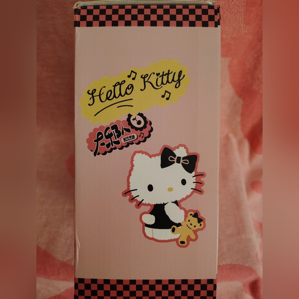 EXCLUSIVE - Hello Kitty Deluxe Wireless Bluetooth Speaker Set - Picture 7 of 13